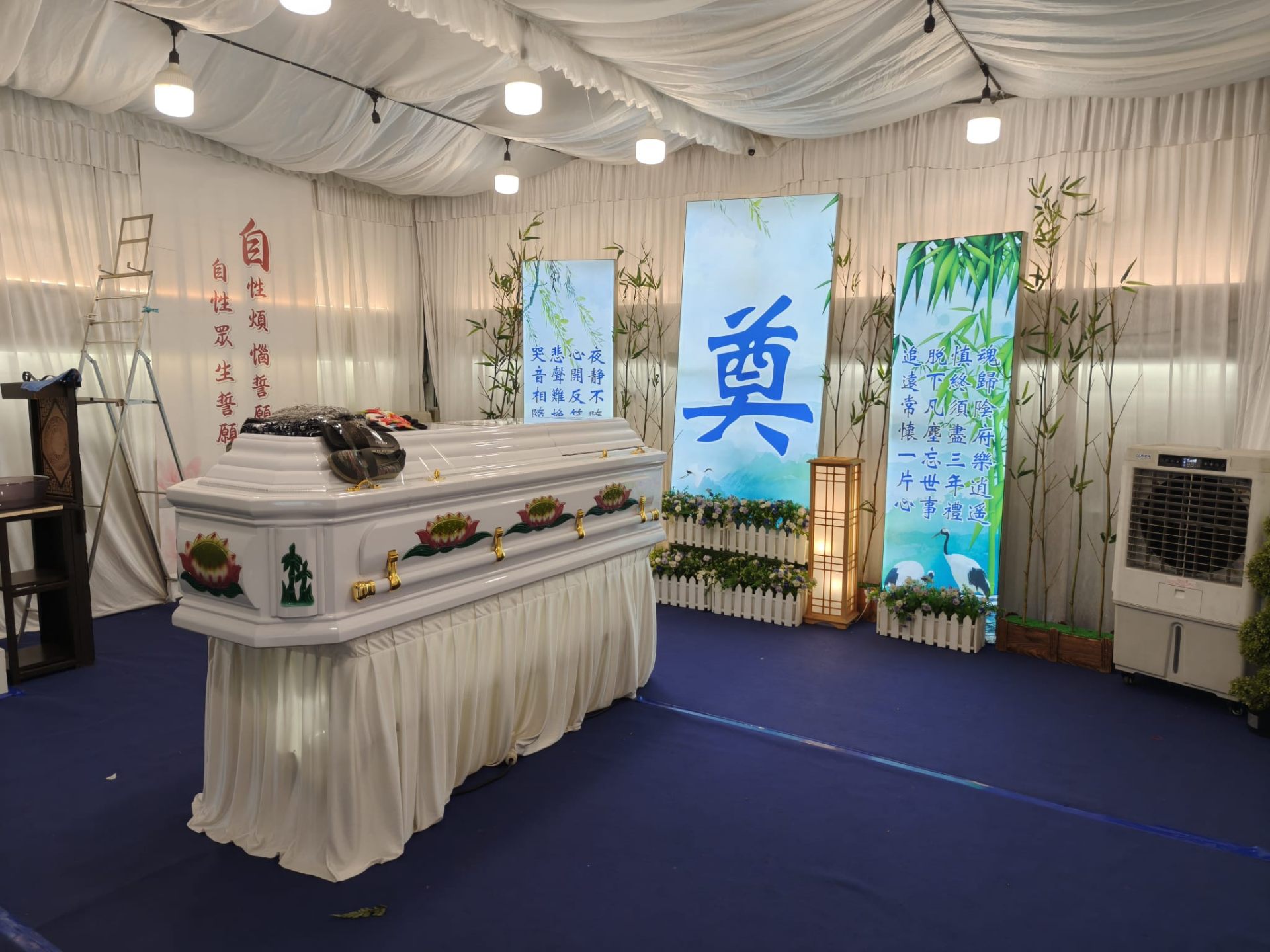 Professional tent funeral arrangement